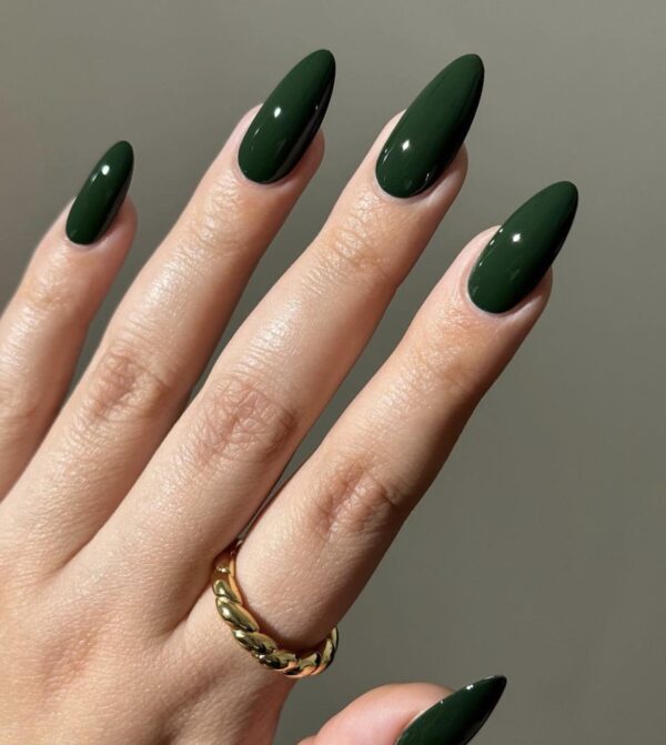Dark green almond nails for fall 2025
