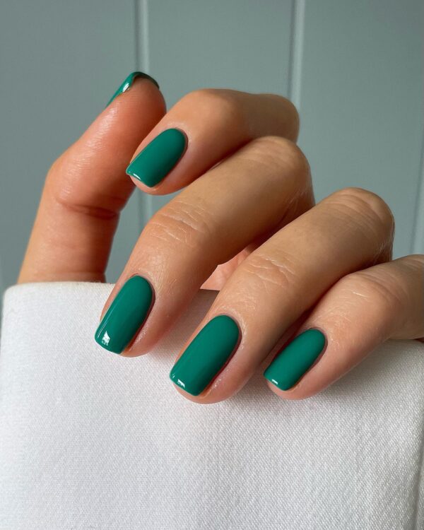 Square emerald green nails